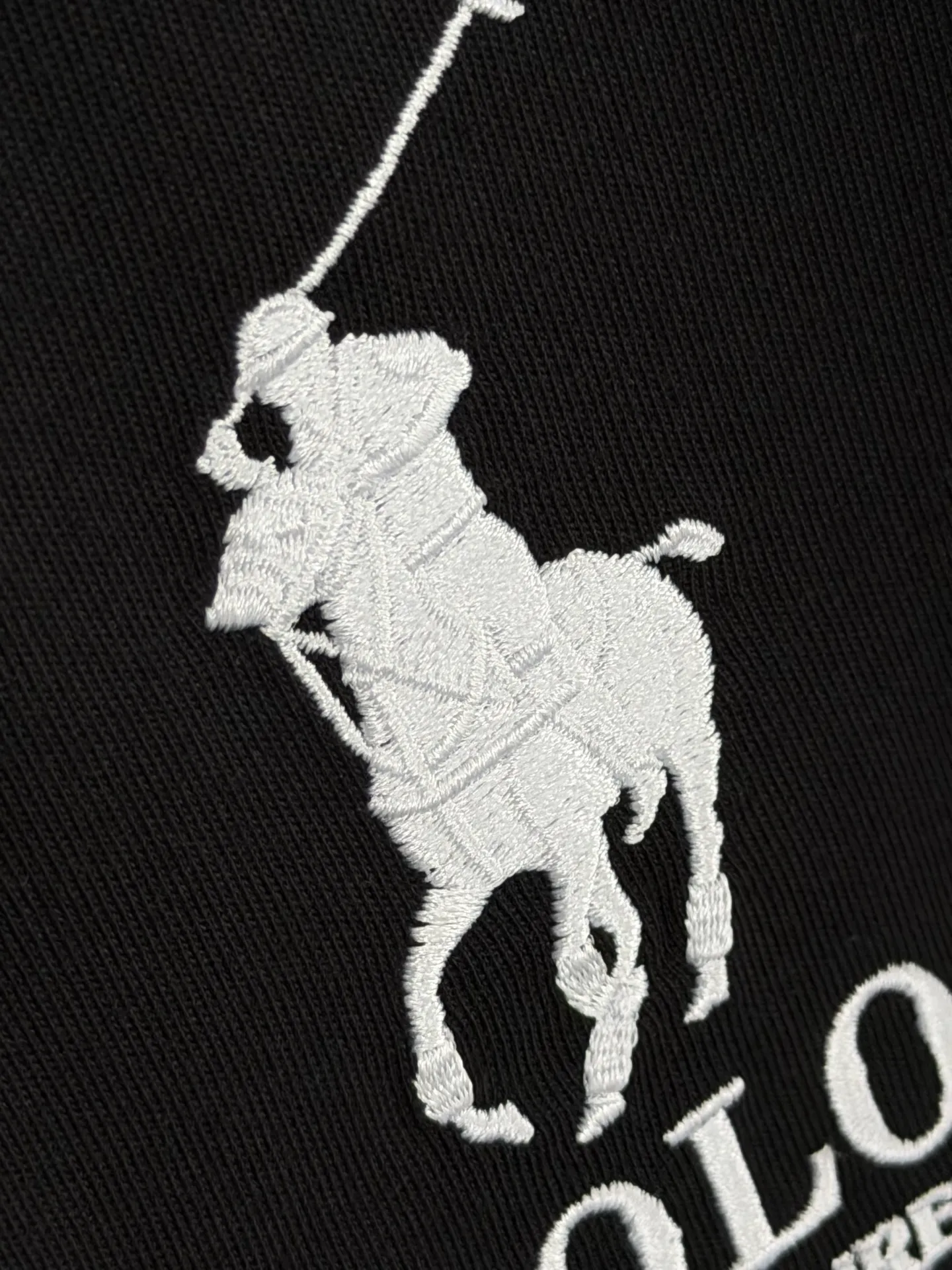 P160 [High Quality]Ralph Lauren*Ralph Lauren embroidery micro-label simple‼ ️Short-sleeved T-shirt 💗Ralph Lauren classic short-sleeved T-shirt, custom-made 280g pure cotton fabric, soft and breathable, classic horseback golf🏌️ embroidery on the chest, logo + logo embroidery on the back, simple and recognizable. Round neck design, neat tailoring, customized 280g pure cotton fabric, soft and smooth to the touch, great breathability, super comfortable to wear in summer! The same loose version for men and women, OK to wear alone or layered, versatile ~ 𝐂𝐎𝐋𝐎𝐔𝐑: black white 𝐒𝐈𝐙𝐄: S-xL Size chart: S: Shoulder width 51 - Bust 55 - Clothing length 70 M: Shoulder width 53 - Bust 57 - Clothing length 72 L: Shoulder width 55 - Bust 59 - Clothing length 74 XL: Shoulder width 57 - Bust 61 - Clothing length 76